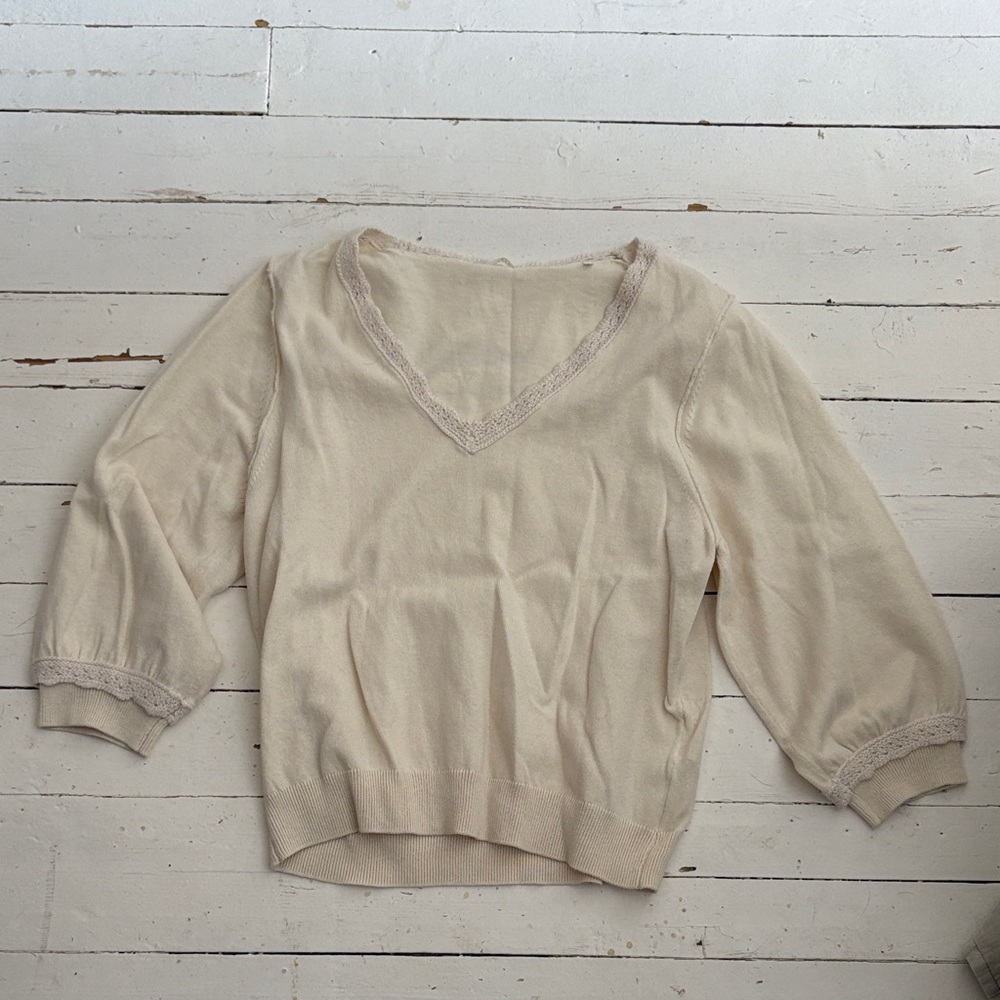 YaYa Aflalo Cream V-Neck Sweatshirt